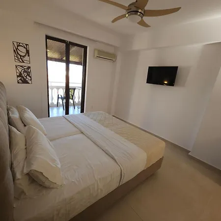 Boomerang Sea View Апартаменты